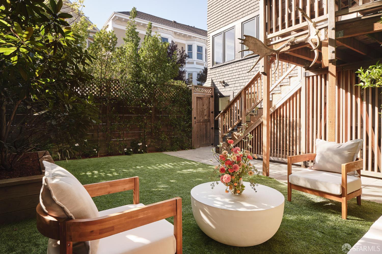 Detail Gallery Image 11 of 41 For 241 Frederick St, San Francisco,  CA 94117 - 5 Beds | 3/1 Baths