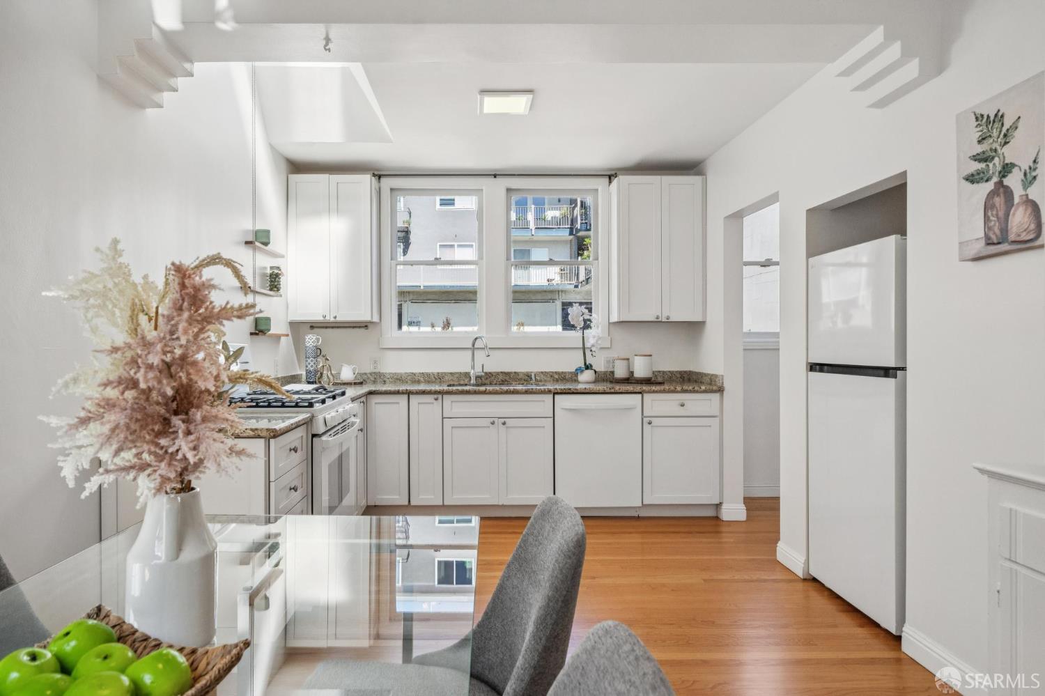 Detail Gallery Image 12 of 44 For 4092 17th St, San Francisco,  CA 94114 - 1 Beds | 1 Baths