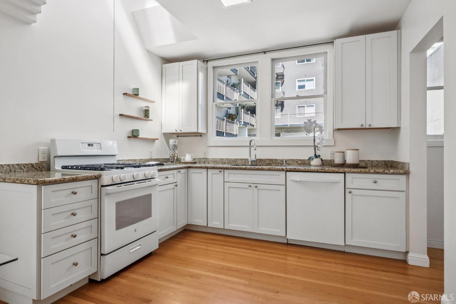 Detail Gallery Image 16 of 44 For 4092 17th St, San Francisco,  CA 94114 - 1 Beds | 1 Baths