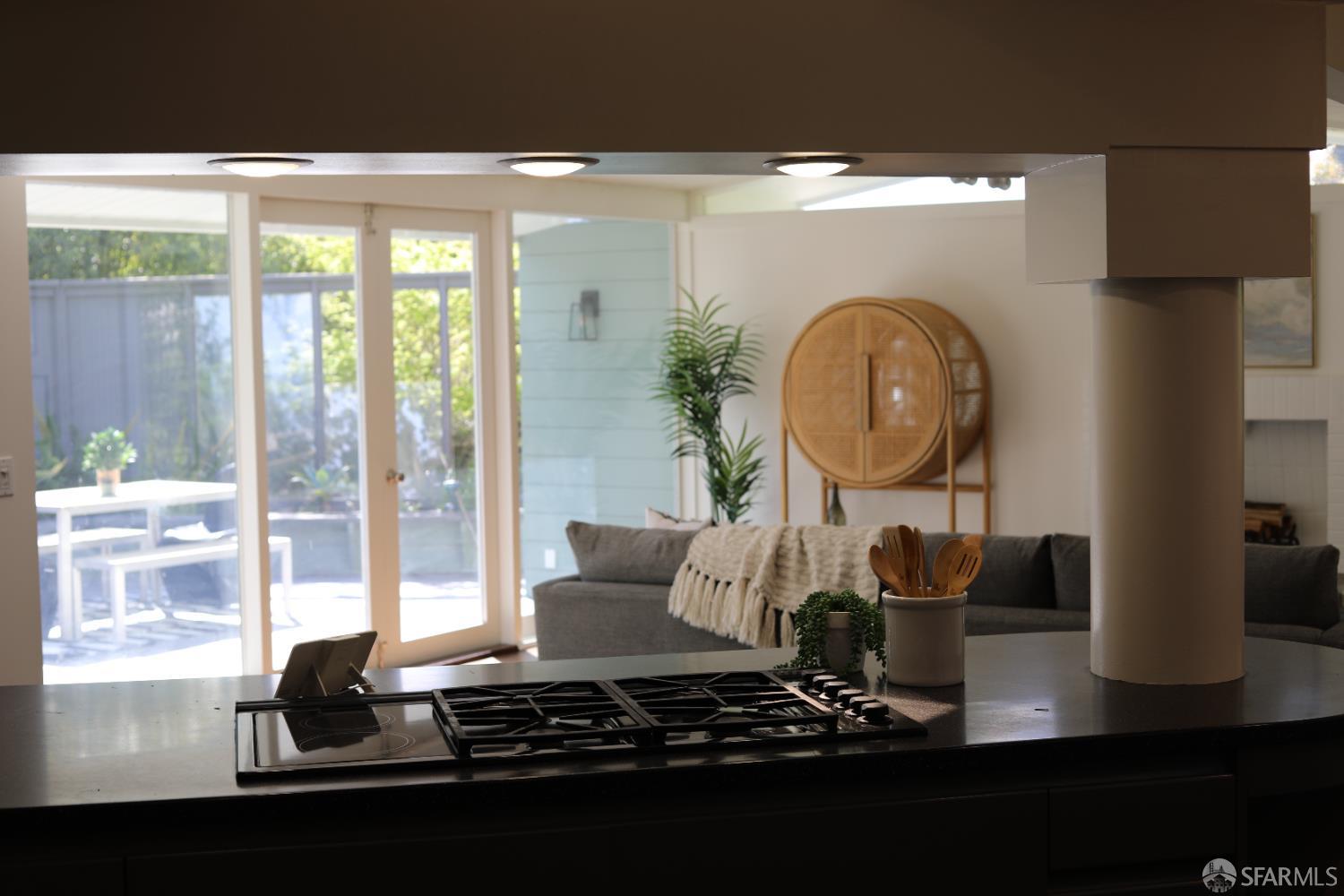 Detail Gallery Image 9 of 29 For 285 Moncada Way, San Francisco,  CA 94127 - 4 Beds | 2/1 Baths