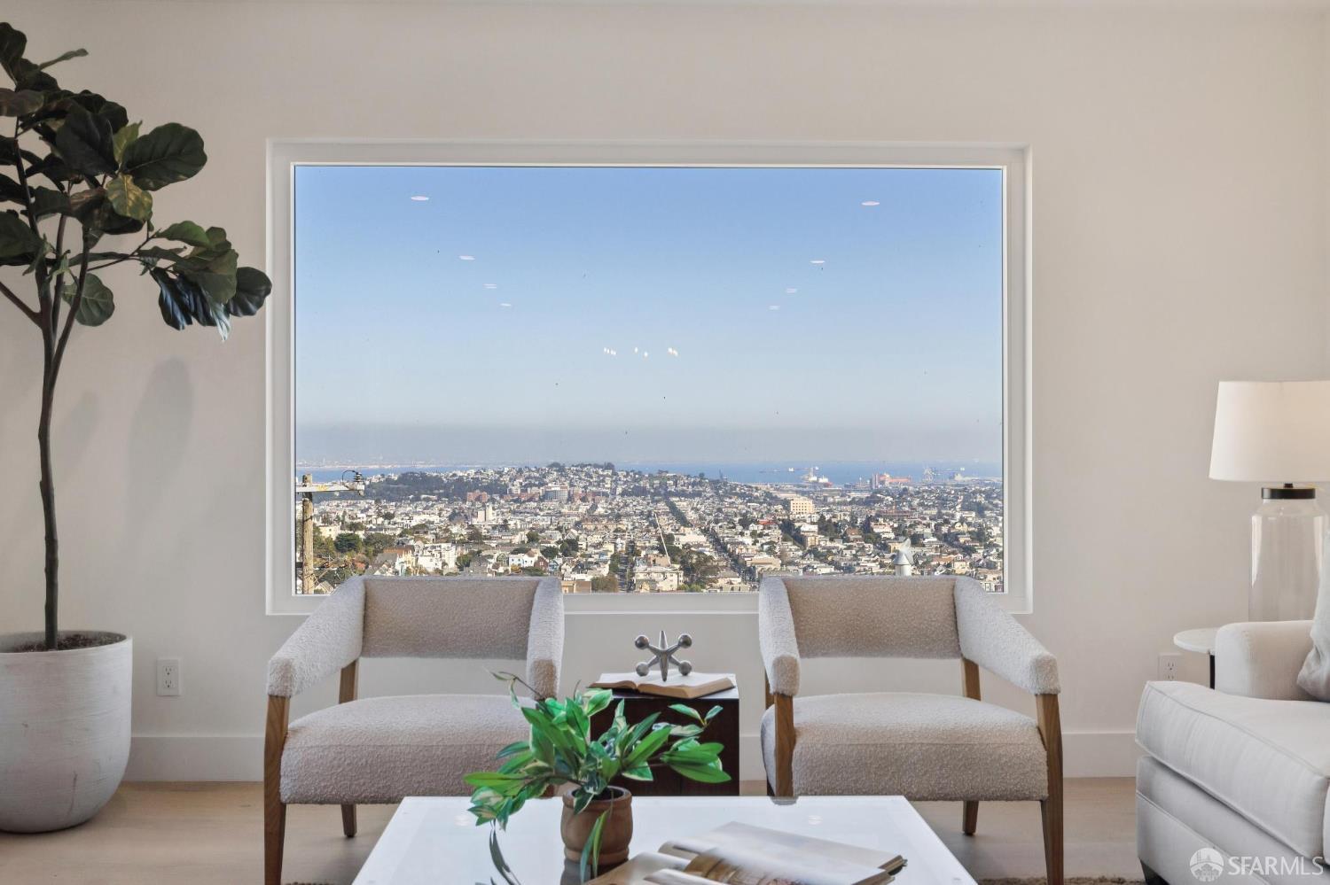 Detail Gallery Image 2 of 34 For 505 Grand View Ave #2,  San Francisco,  CA 94114 - 2 Beds | 2 Baths