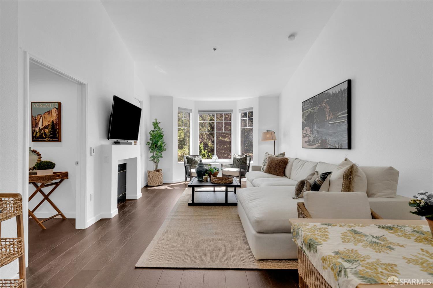 Detail Gallery Image 2 of 22 For 180 Caldecott Ln #314,  Oakland,  CA 94618 - 1 Beds | 1 Baths