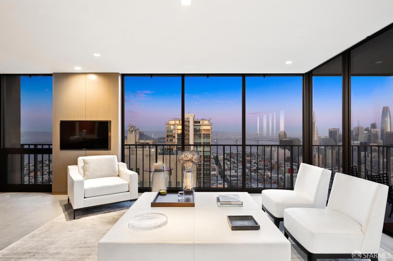 Detail Gallery Image 10 of 78 For 999 Green St #2404,  San Francisco,  CA 94133 - 2 Beds | 2 Baths