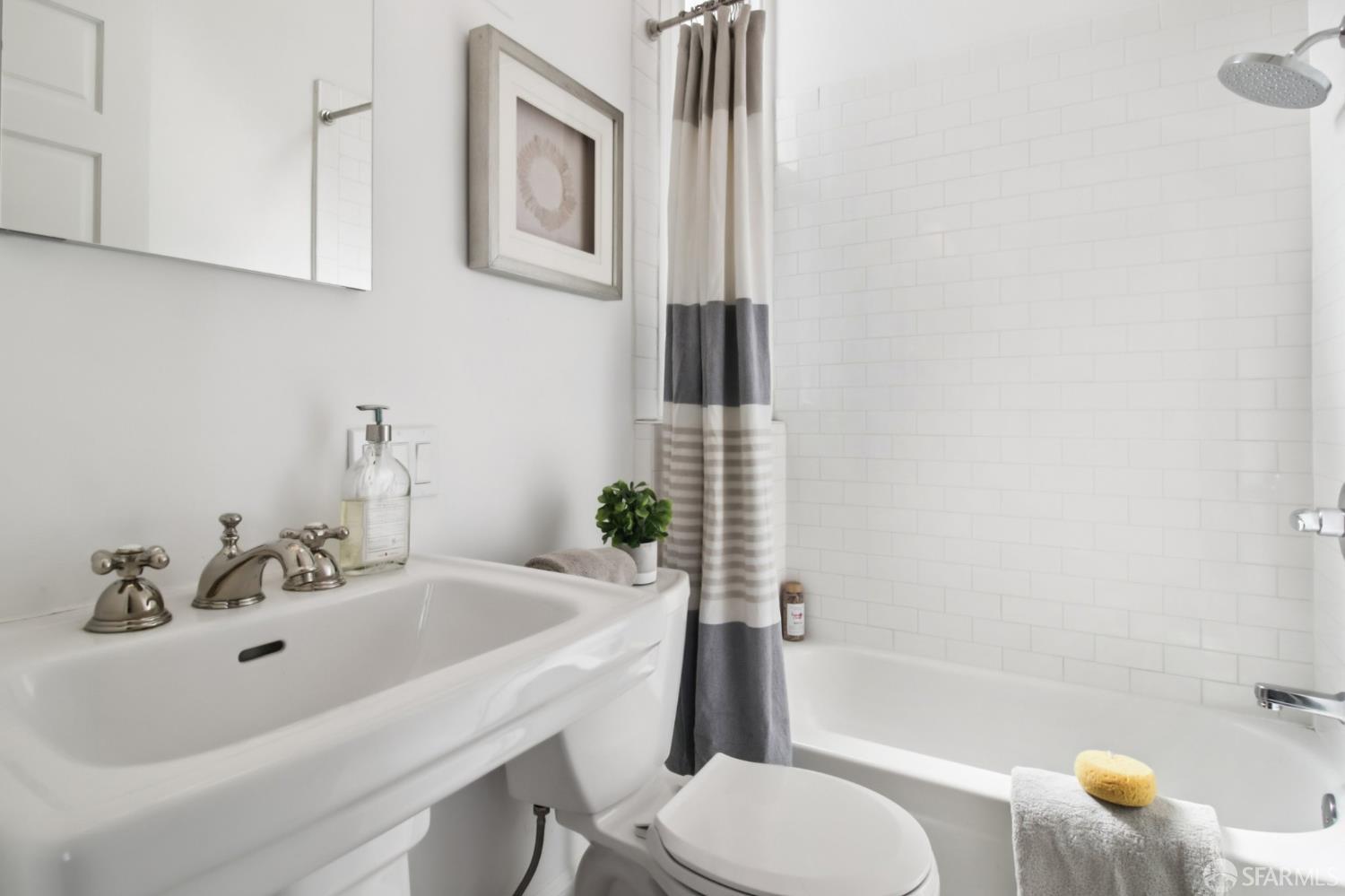 Detail Gallery Image 16 of 20 For 2192 15th St, San Francisco,  CA 94114 - 3 Beds | 2 Baths