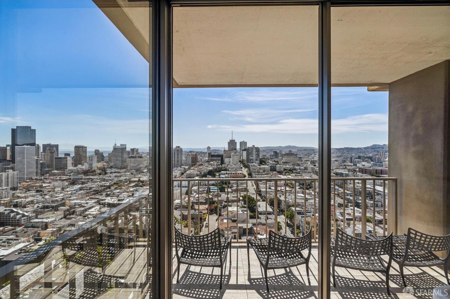 Detail Gallery Image 32 of 78 For 999 Green St #2404,  San Francisco,  CA 94133 - 2 Beds | 2 Baths
