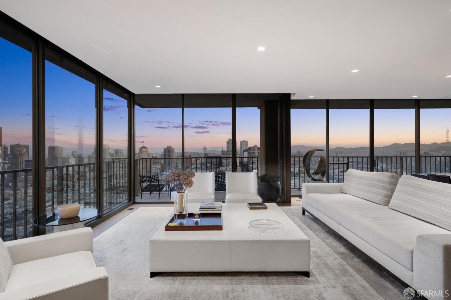 Detail Gallery Image 9 of 78 For 999 Green St #2404,  San Francisco,  CA 94133 - 2 Beds | 2 Baths