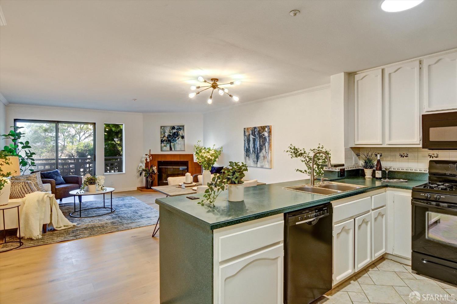 Detail Gallery Image 14 of 36 For 306 Oak Ct, Daly City,  CA 94014 - 3 Beds | 2 Baths