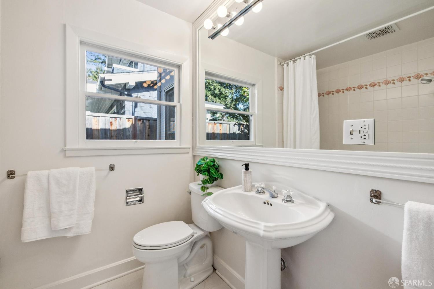 Detail Gallery Image 24 of 43 For 325 Yale Rd, Menlo Park,  CA 94025 - 2 Beds | 1/1 Baths