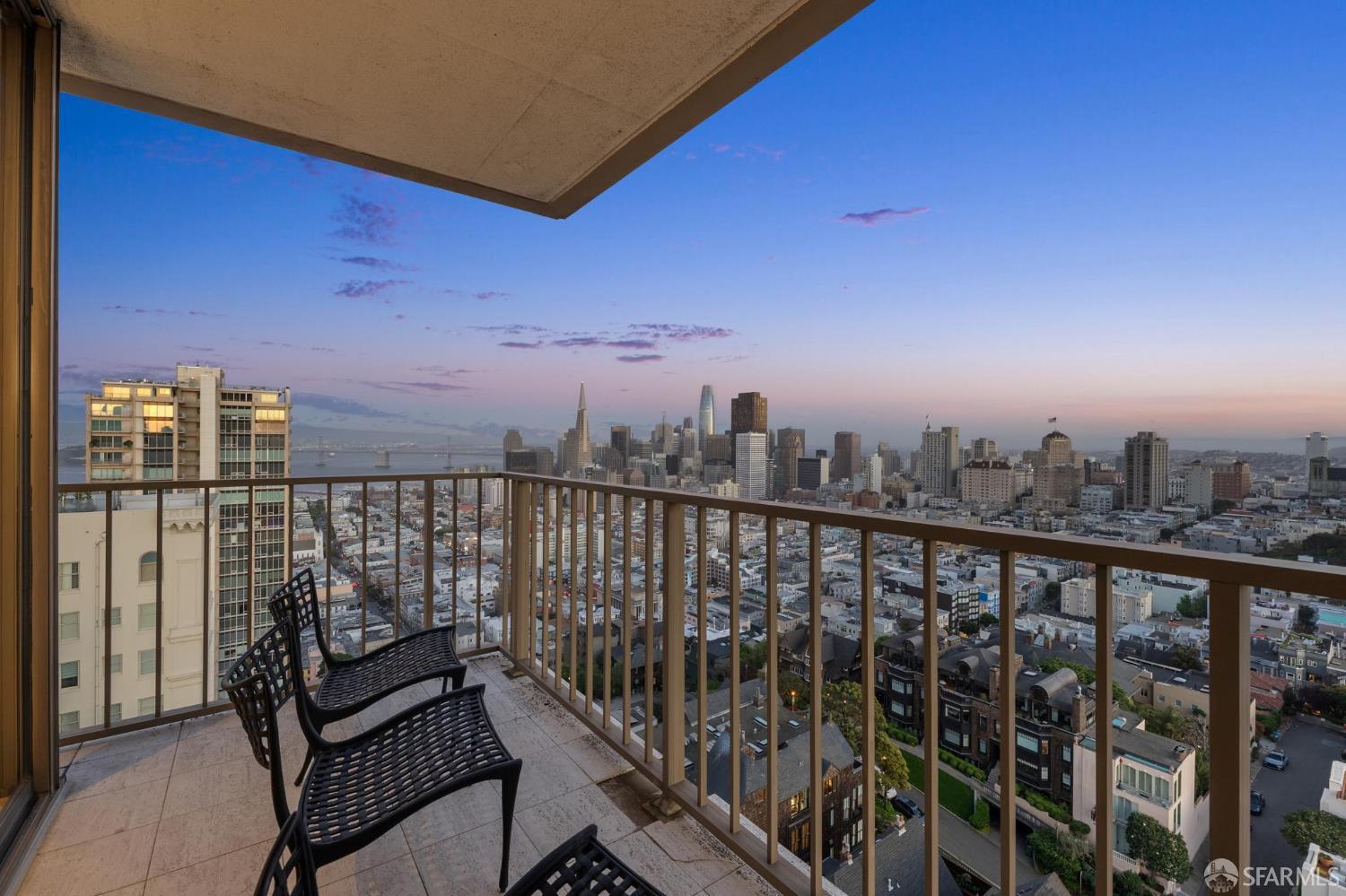 Detail Gallery Image 4 of 78 For 999 Green St #2404,  San Francisco,  CA 94133 - 2 Beds | 2 Baths