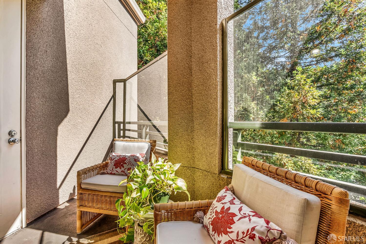 Detail Gallery Image 13 of 22 For 180 Caldecott Ln #314,  Oakland,  CA 94618 - 1 Beds | 1 Baths