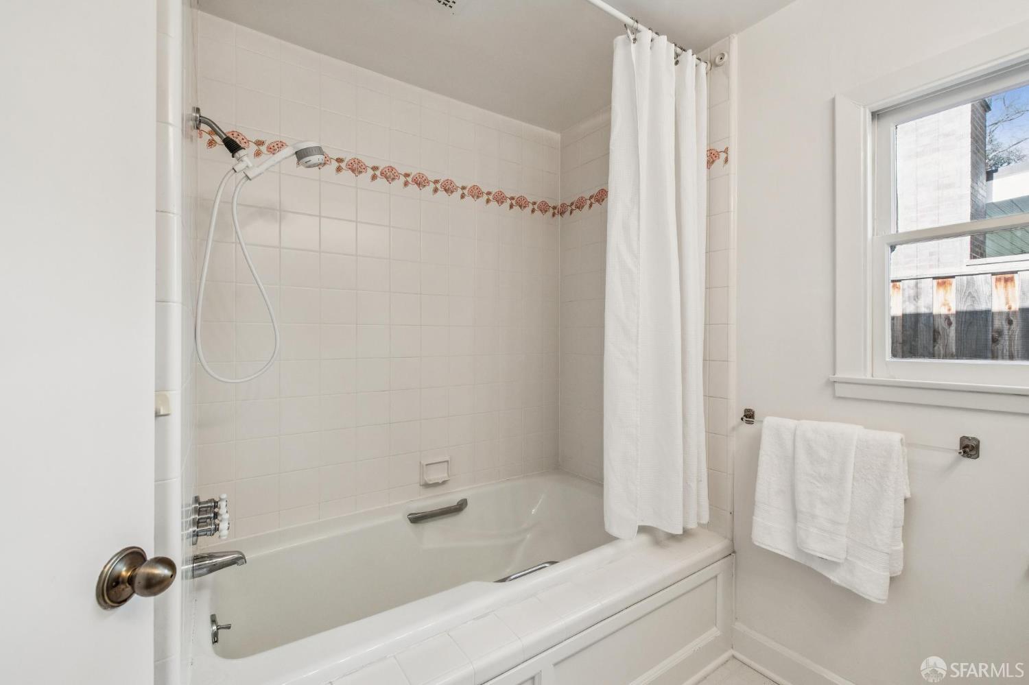 Detail Gallery Image 23 of 43 For 325 Yale Rd, Menlo Park,  CA 94025 - 2 Beds | 1/1 Baths