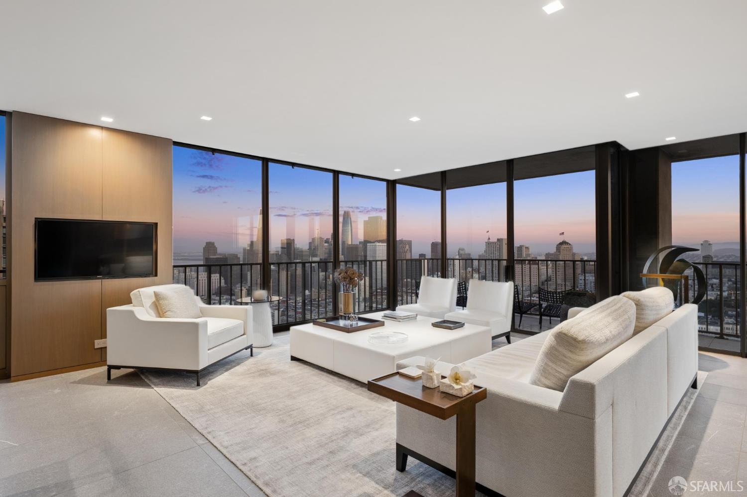 Detail Gallery Image 8 of 78 For 999 Green St #2404,  San Francisco,  CA 94133 - 2 Beds | 2 Baths