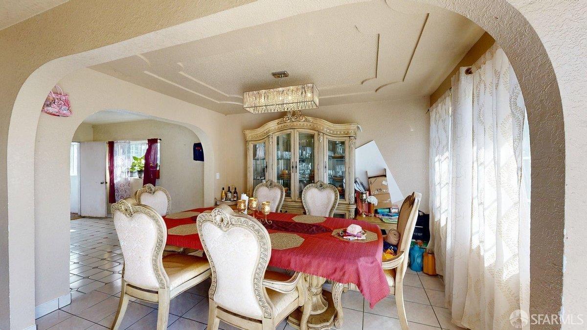 Detail Gallery Image 5 of 45 For 471 Green St, East Palo Alto,  CA 94303 - 9 Beds | 5 Baths