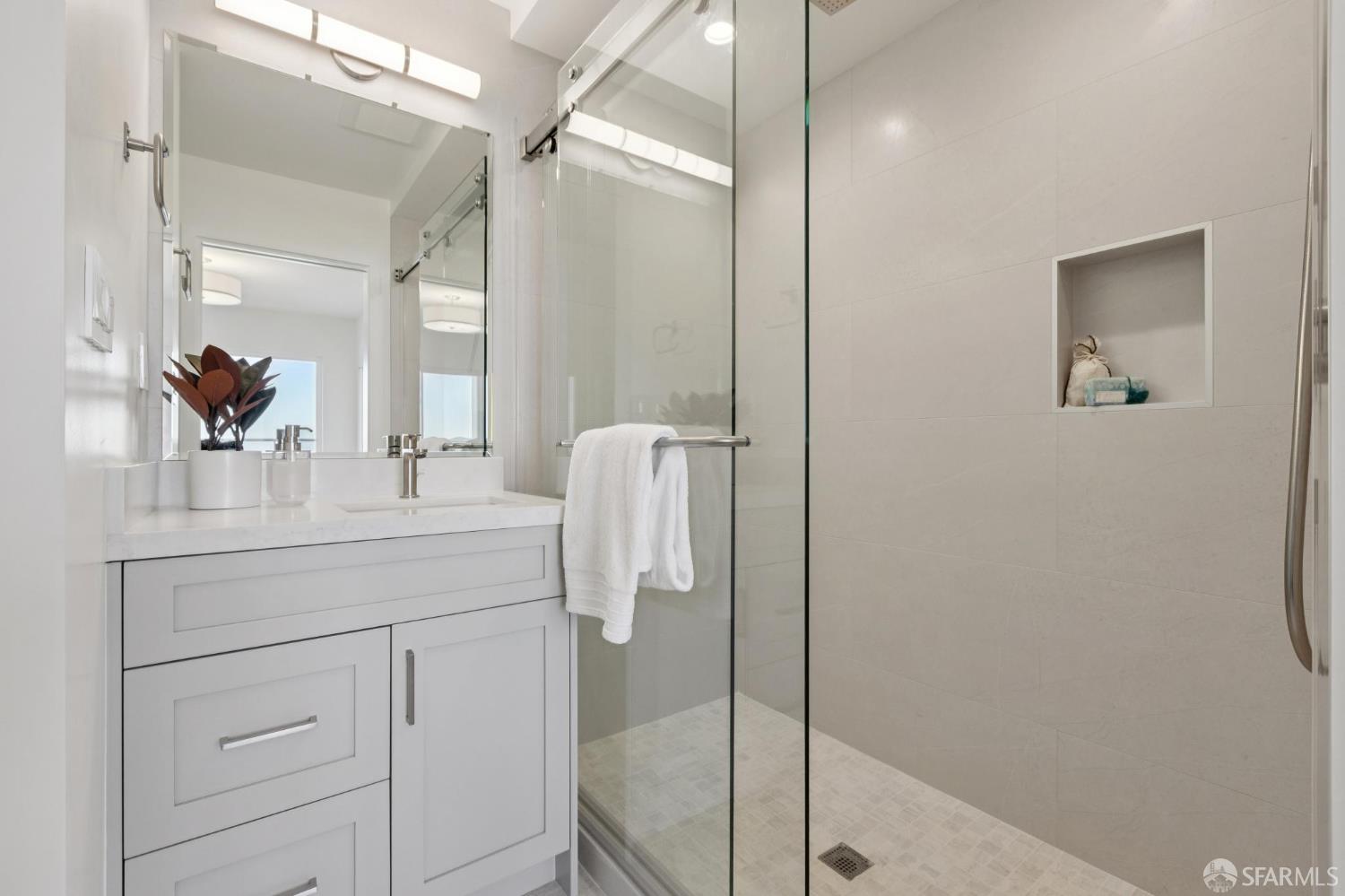 Detail Gallery Image 25 of 34 For 505 Grand View Ave #2,  San Francisco,  CA 94114 - 2 Beds | 2 Baths