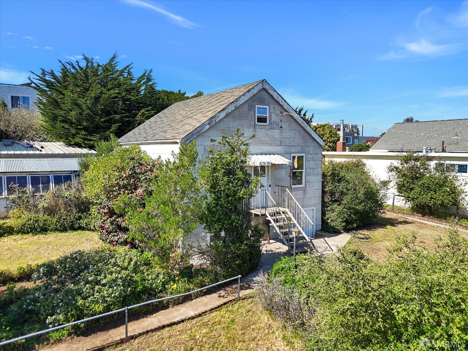 Detail Gallery Image 8 of 58 For 366 Gambier St, San Francisco,  CA 94134 - 2 Beds | 1 Baths