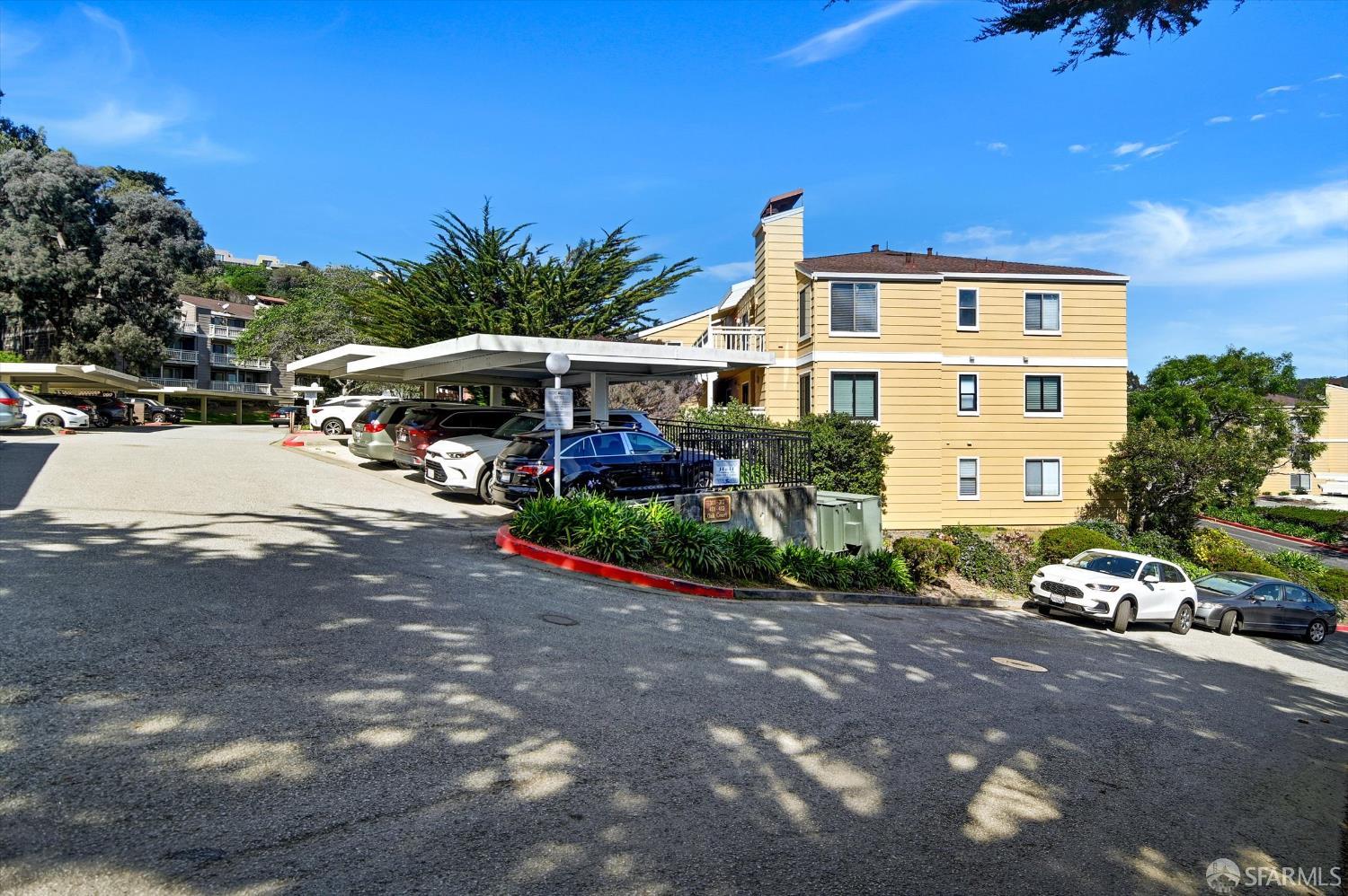 Detail Gallery Image 4 of 36 For 306 Oak Ct, Daly City,  CA 94014 - 3 Beds | 2 Baths