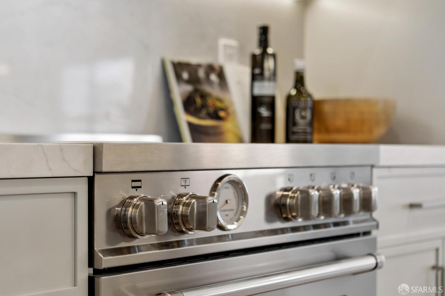 Detail Gallery Image 16 of 34 For 505 Grand View Ave #2,  San Francisco,  CA 94114 - 2 Beds | 2 Baths