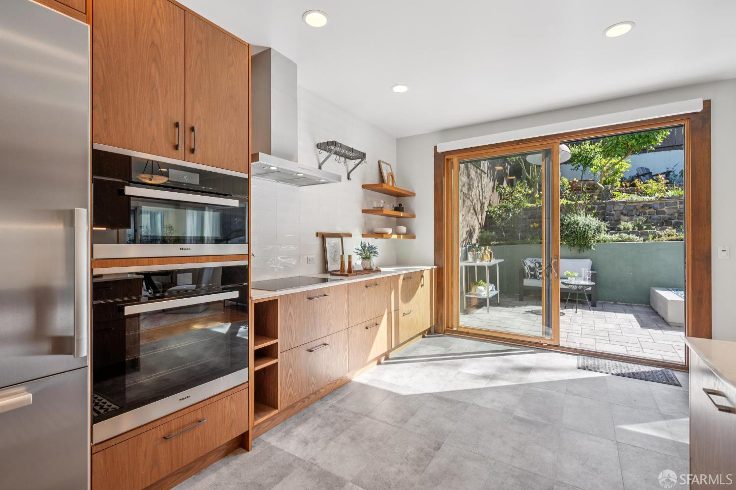 Detail Gallery Image 20 of 84 For 931 Kirkham St, San Francisco,  CA 94122 - 3 Beds | 3 Baths