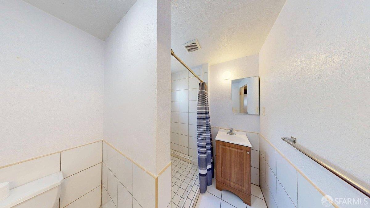 Detail Gallery Image 29 of 45 For 471 Green St, East Palo Alto,  CA 94303 - 9 Beds | 5 Baths