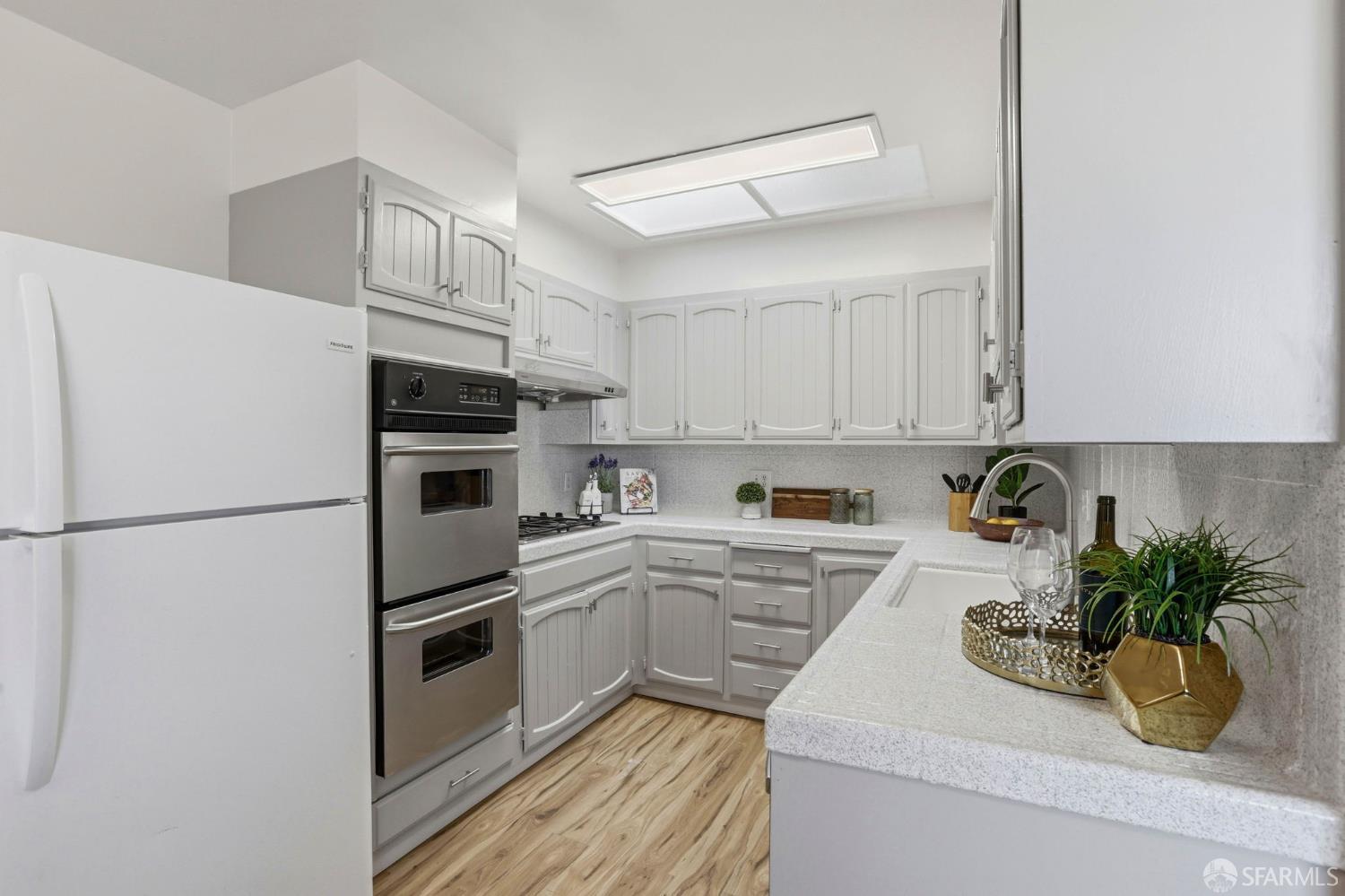 Detail Gallery Image 11 of 42 For 6 Lapham Way, San Francisco,  CA 94112 - 3 Beds | 2 Baths