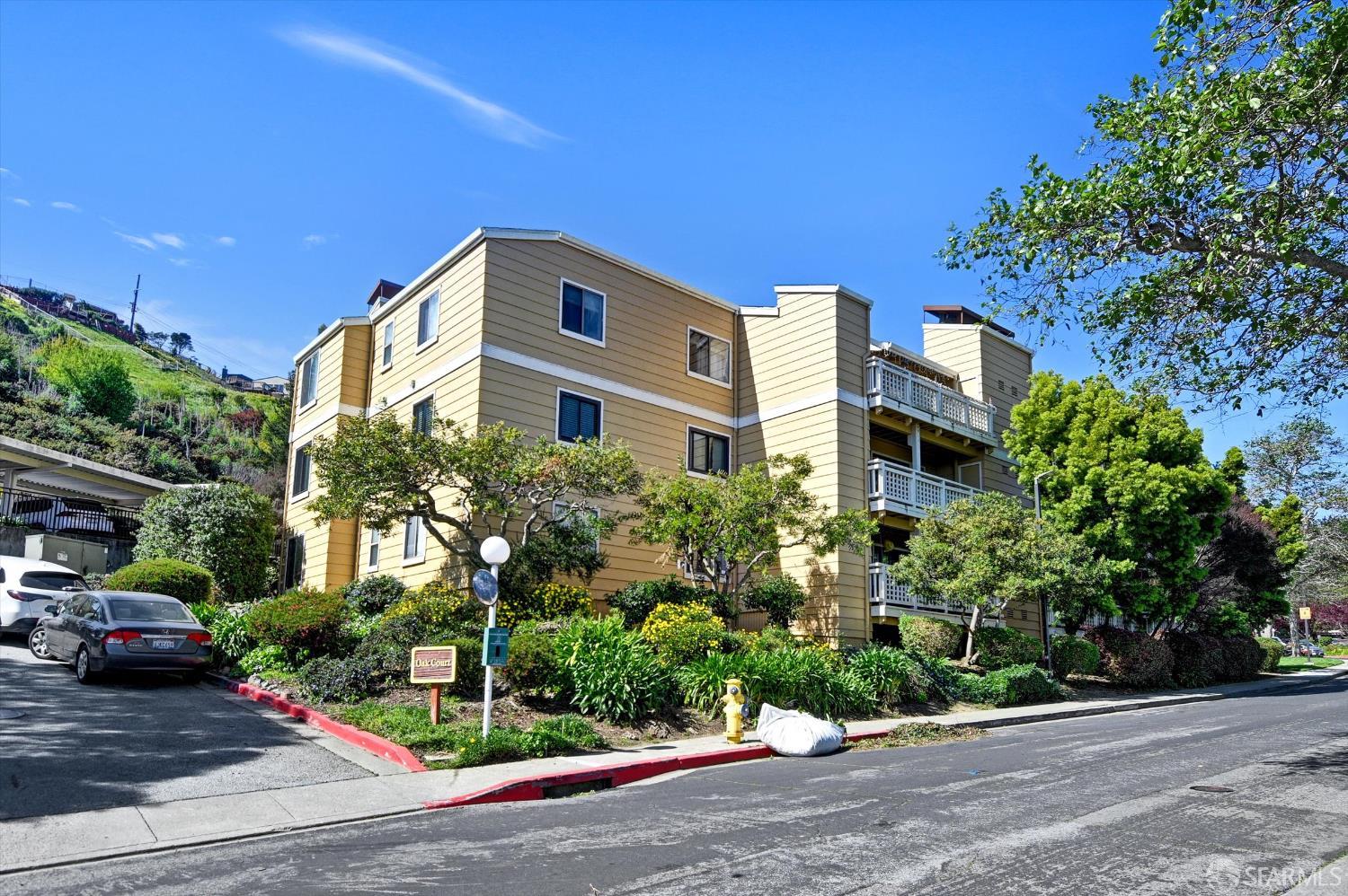 Detail Gallery Image 5 of 36 For 306 Oak Ct, Daly City,  CA 94014 - 3 Beds | 2 Baths