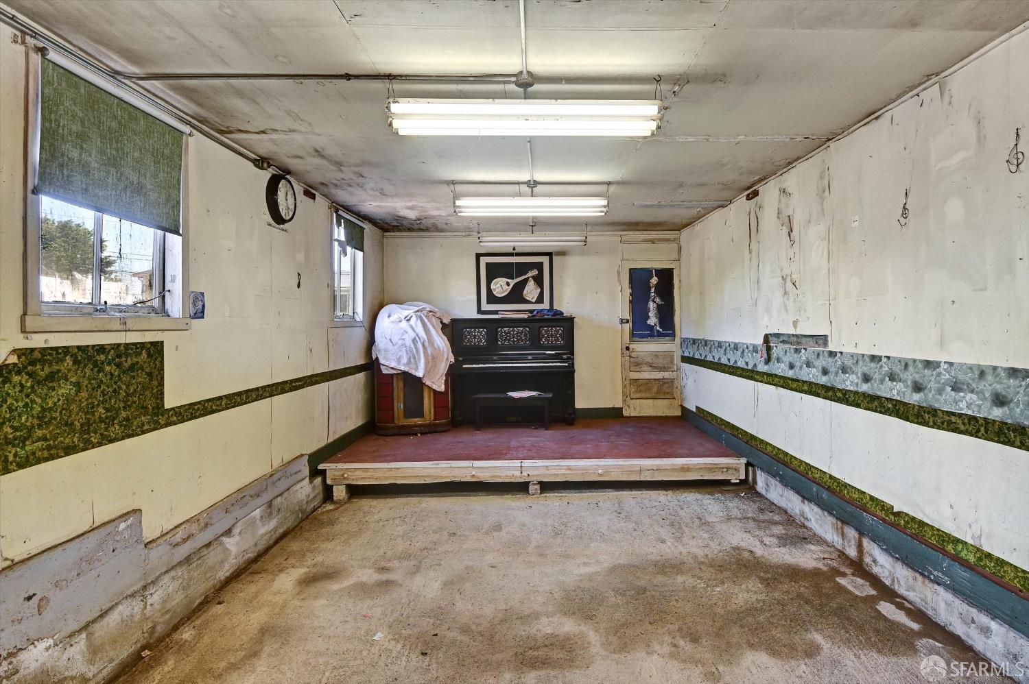 Detail Gallery Image 29 of 58 For 366 Gambier St, San Francisco,  CA 94134 - 2 Beds | 1 Baths