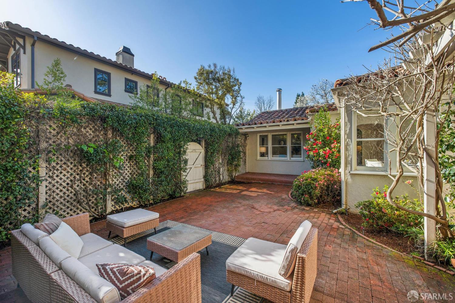 Detail Gallery Image 3 of 43 For 325 Yale Rd, Menlo Park,  CA 94025 - 2 Beds | 1/1 Baths