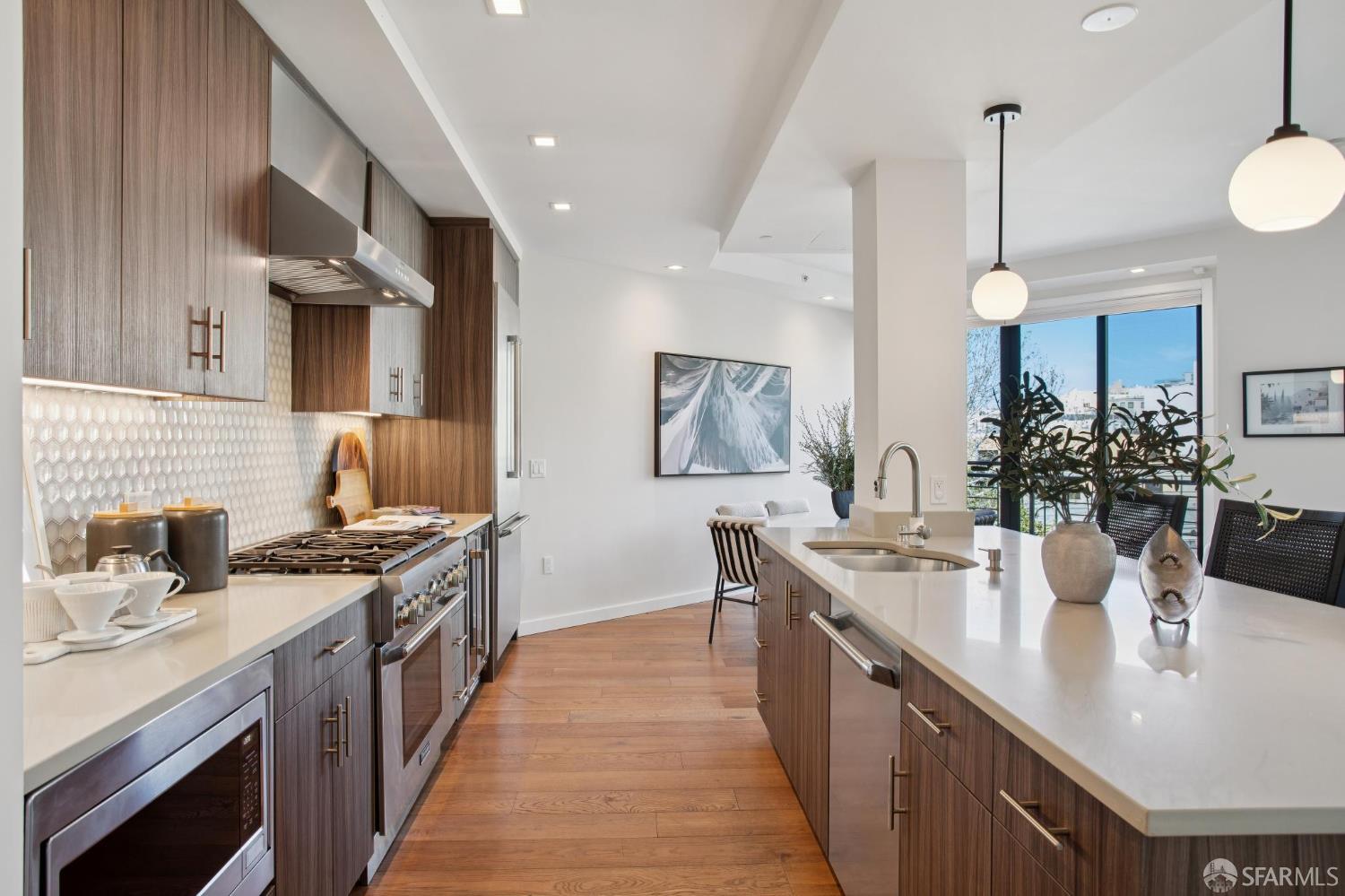 Detail Gallery Image 15 of 50 For 1731 Powell St #303,  San Francisco,  CA 94133 - 2 Beds | 2/1 Baths