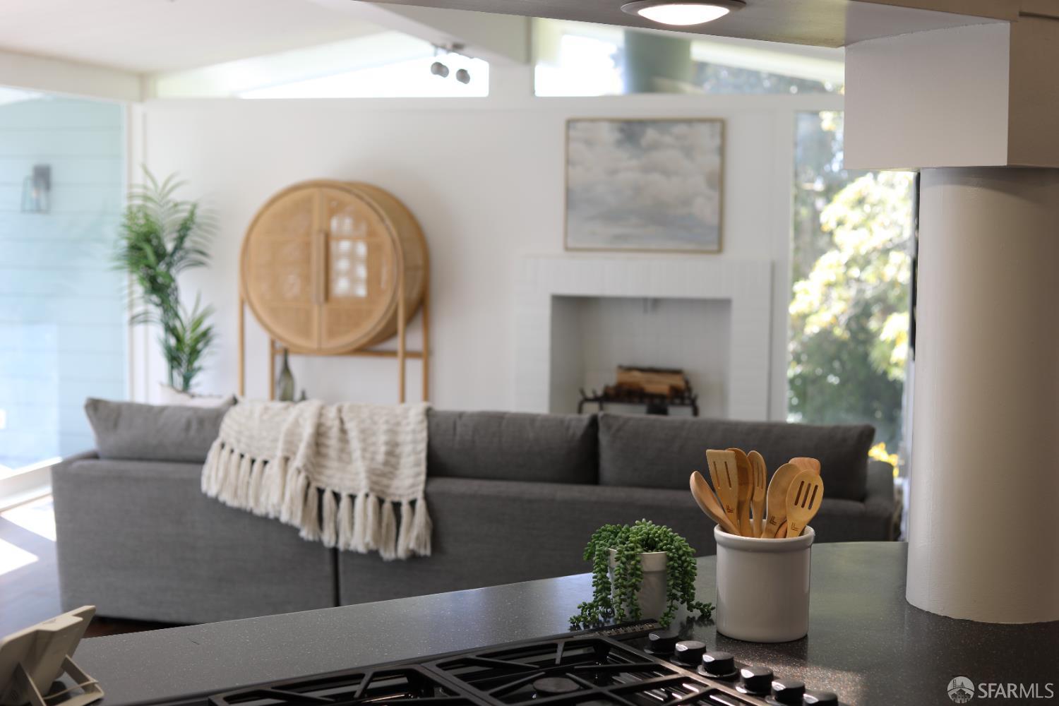 Detail Gallery Image 8 of 29 For 285 Moncada Way, San Francisco,  CA 94127 - 4 Beds | 2/1 Baths