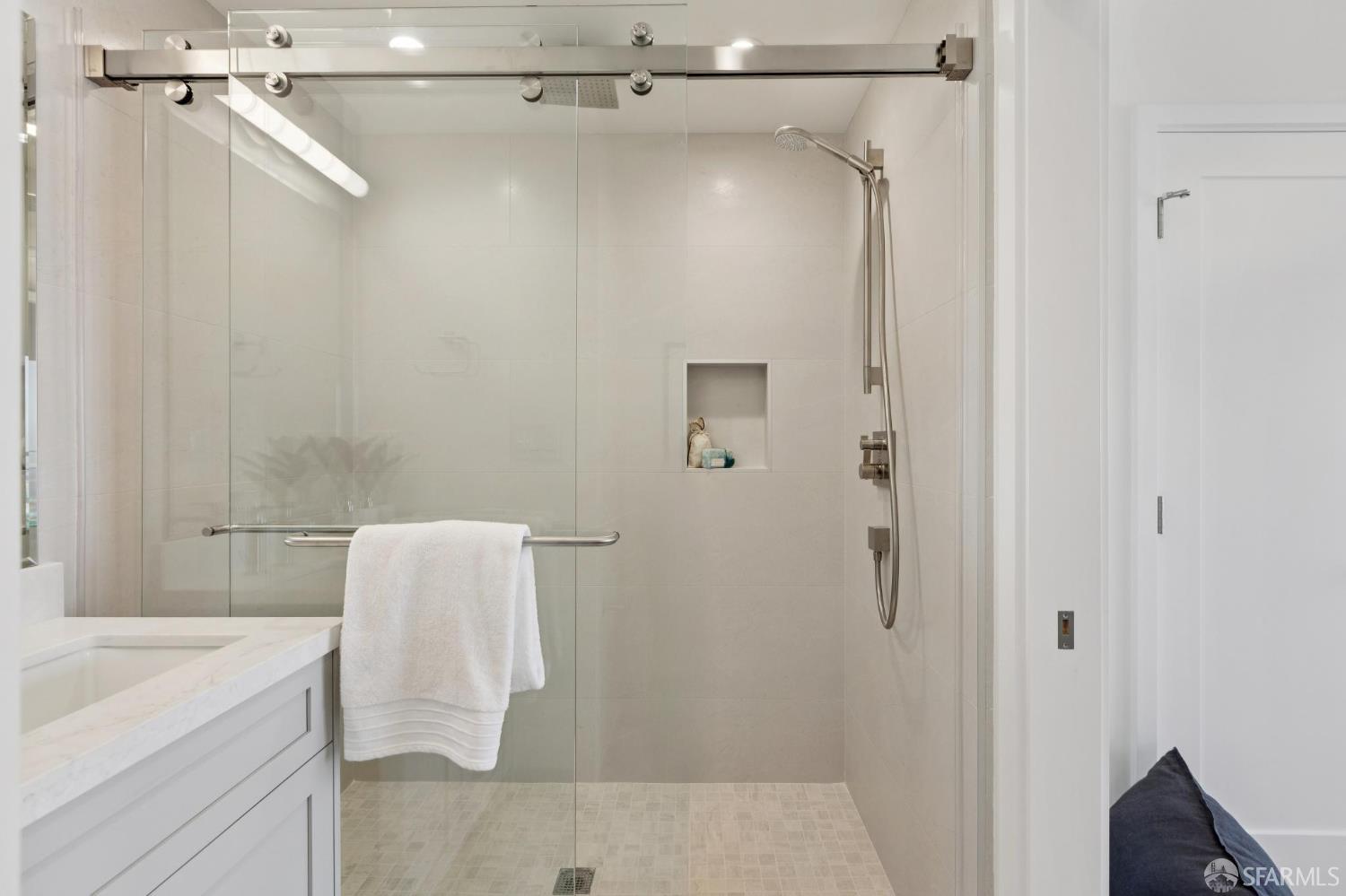 Detail Gallery Image 26 of 34 For 505 Grand View Ave #2,  San Francisco,  CA 94114 - 2 Beds | 2 Baths