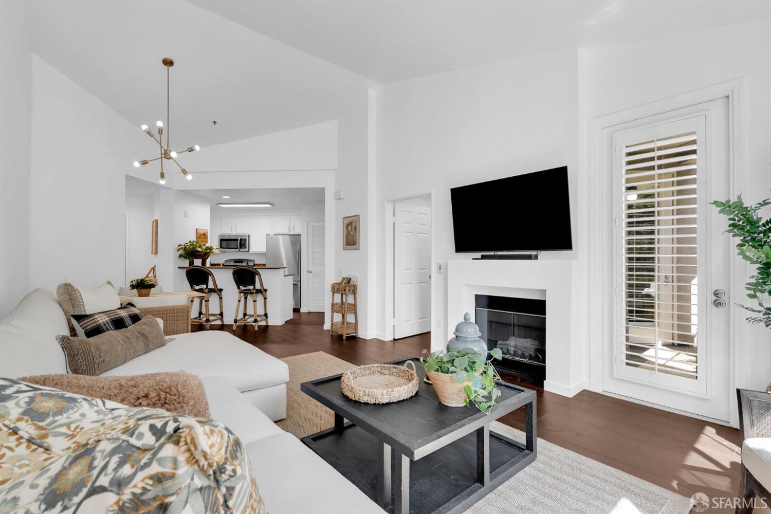 Detail Gallery Image 5 of 22 For 180 Caldecott Ln #314,  Oakland,  CA 94618 - 1 Beds | 1 Baths