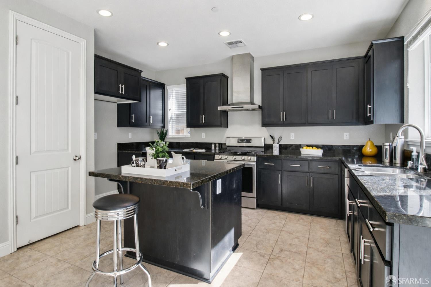 Detail Gallery Image 15 of 53 For 3082 Delano Dr, Pittsburg,  CA 94565 - 4 Beds | 2/1 Baths