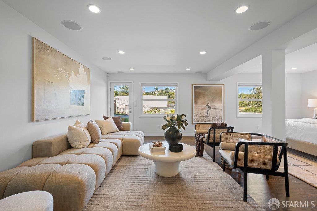 Detail Gallery Image 15 of 22 For 223 Evelyn Way, San Francisco,  CA 94127 - 3 Beds | 2 Baths