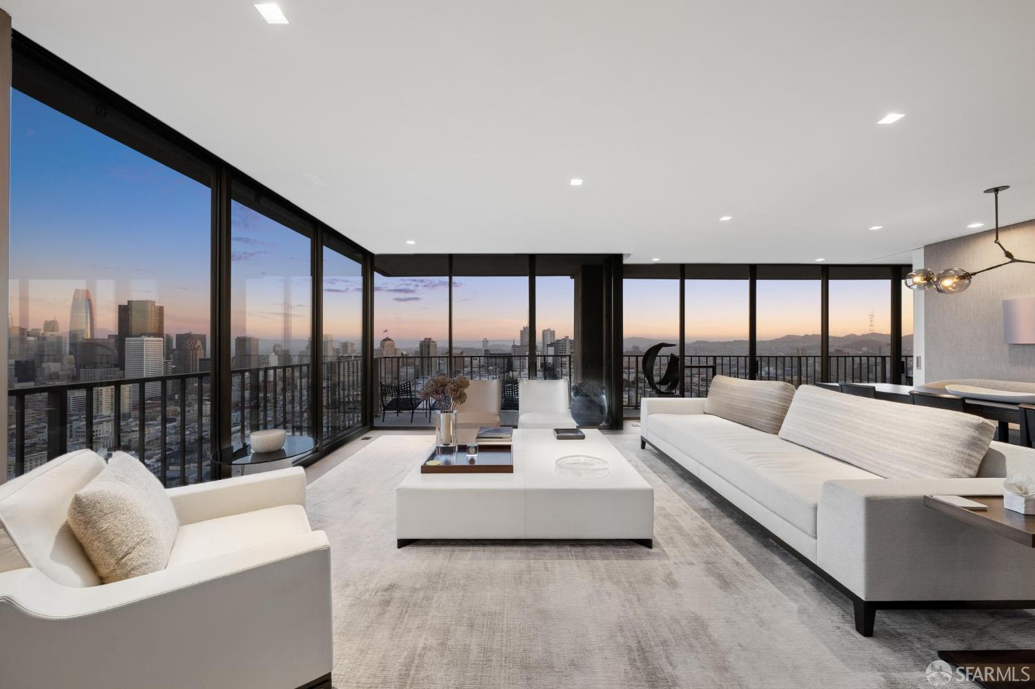 Detail Gallery Image 3 of 78 For 999 Green St #2404,  San Francisco,  CA 94133 - 2 Beds | 2 Baths