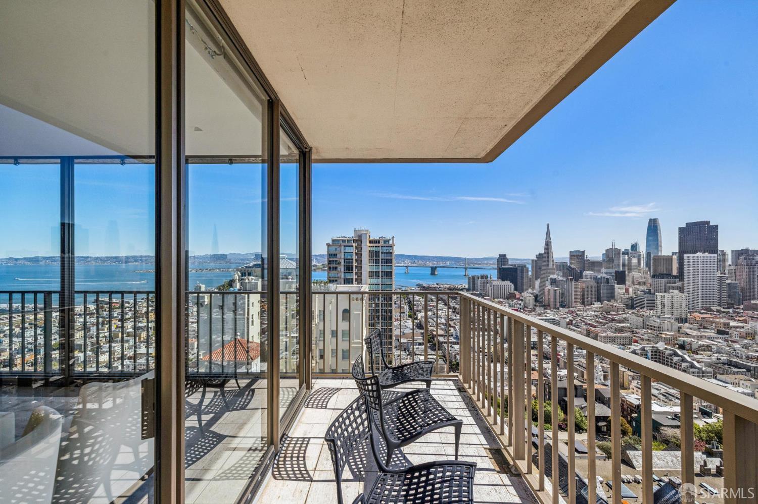 Detail Gallery Image 5 of 78 For 999 Green St #2404,  San Francisco,  CA 94133 - 2 Beds | 2 Baths