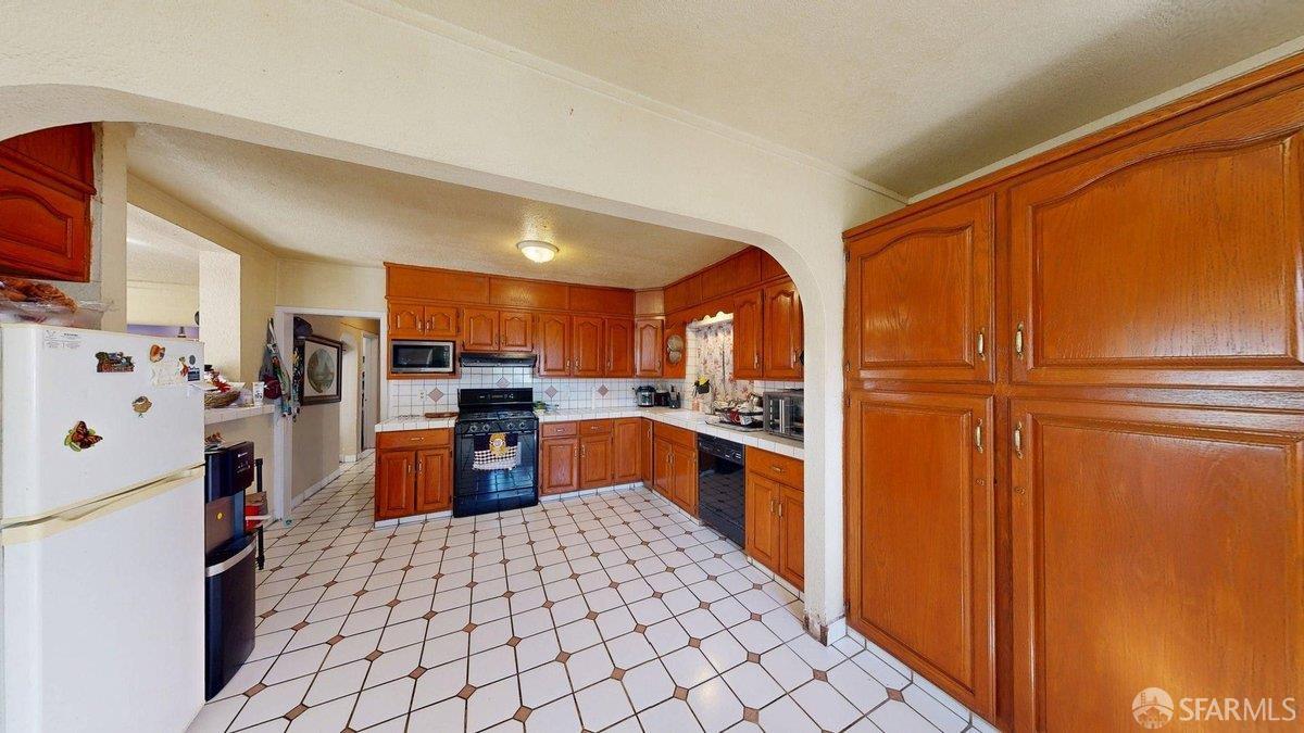 Detail Gallery Image 7 of 45 For 471 Green St, East Palo Alto,  CA 94303 - 9 Beds | 5 Baths