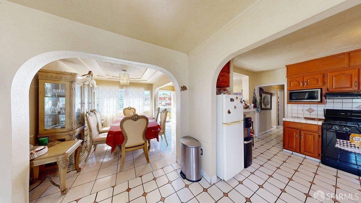 Detail Gallery Image 6 of 45 For 471 Green St, East Palo Alto,  CA 94303 - 9 Beds | 5 Baths