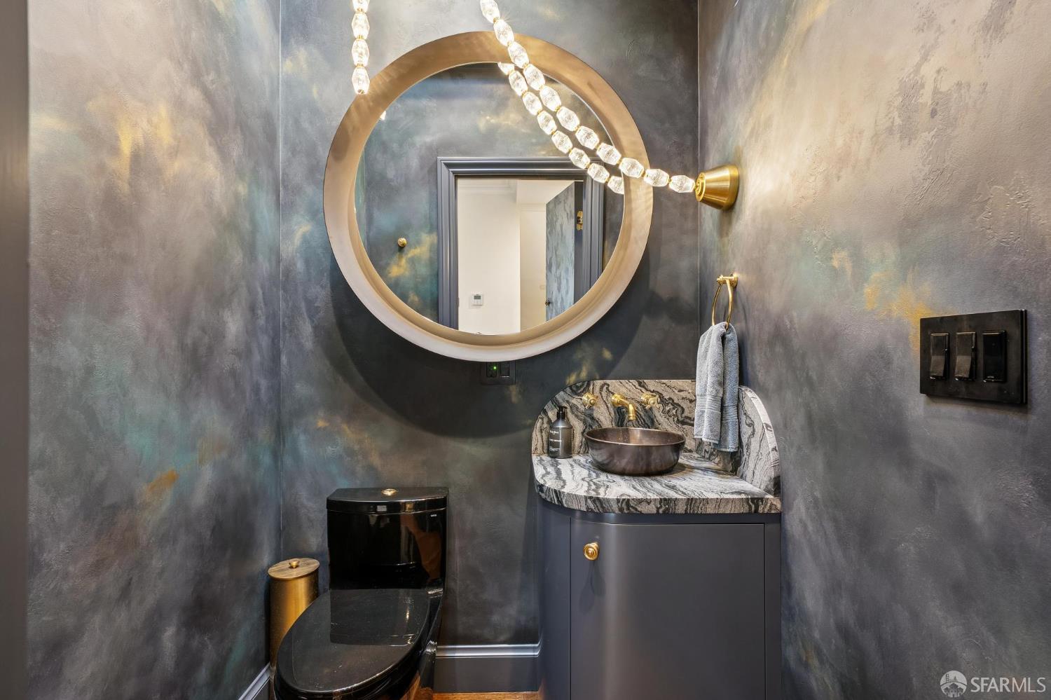 Detail Gallery Image 18 of 40 For 2523 Steiner St, San Francisco,  CA 94115 - 3 Beds | 3/1 Baths