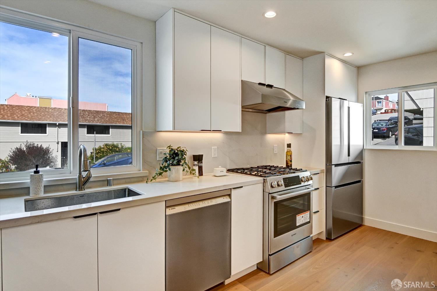 Detail Gallery Image 15 of 70 For 2100 34th Ave, San Francisco,  CA 94116 - 4 Beds | 3 Baths