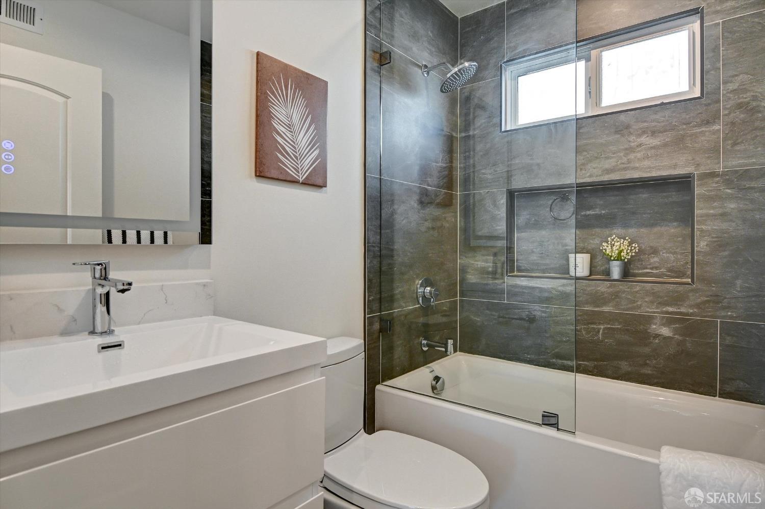 Detail Gallery Image 34 of 70 For 2100 34th Ave, San Francisco,  CA 94116 - 4 Beds | 3 Baths