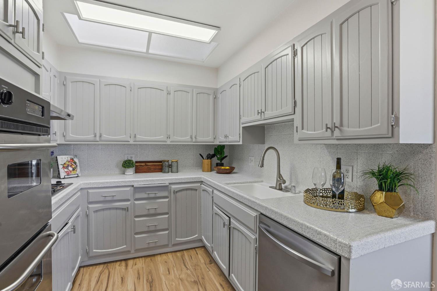 Detail Gallery Image 12 of 42 For 6 Lapham Way, San Francisco,  CA 94112 - 3 Beds | 2 Baths