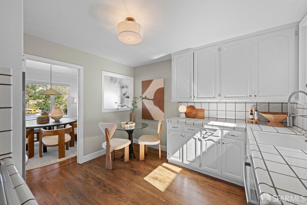 Detail Gallery Image 9 of 22 For 223 Evelyn Way, San Francisco,  CA 94127 - 3 Beds | 2 Baths