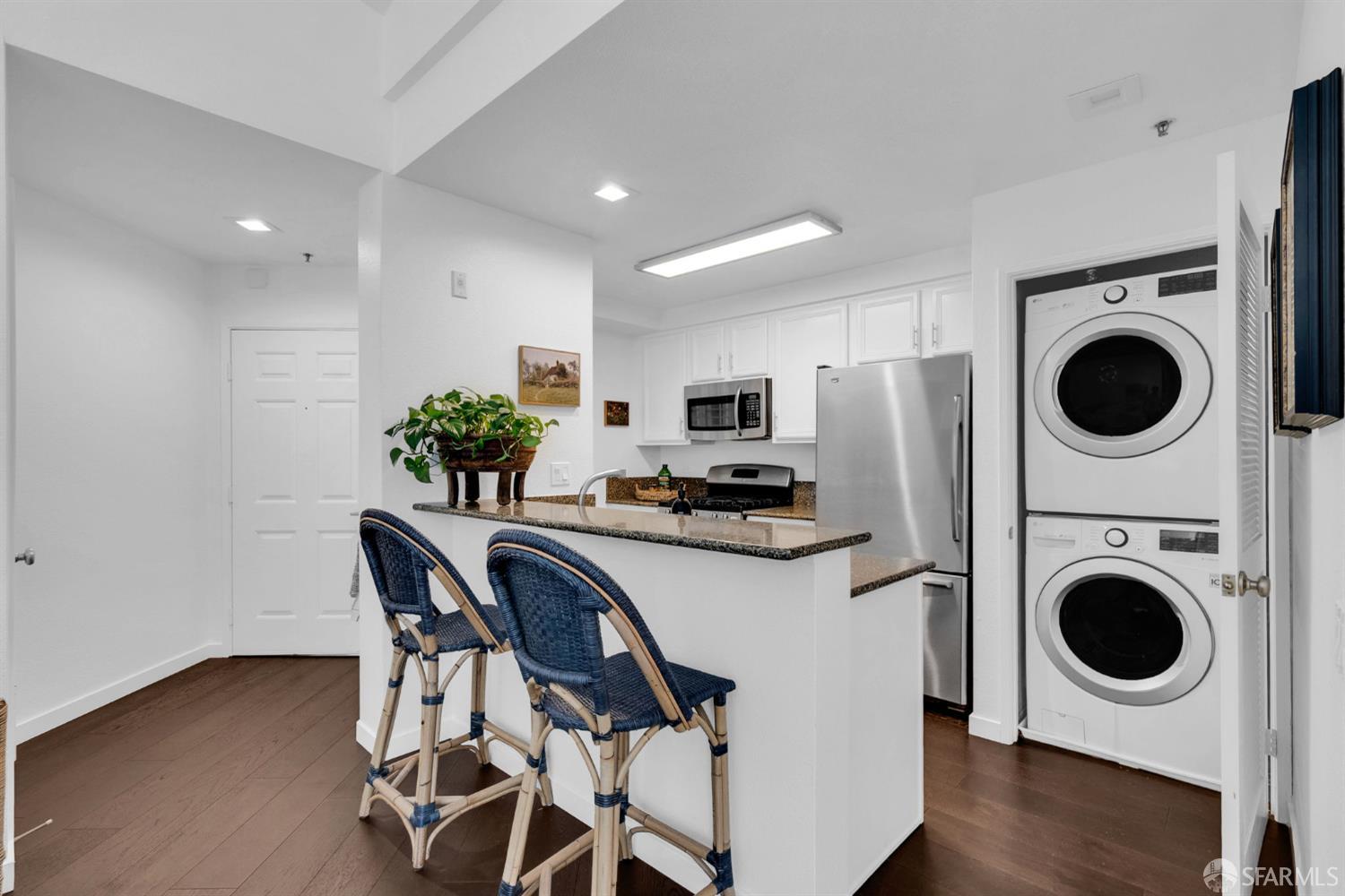 Detail Gallery Image 6 of 22 For 180 Caldecott Ln #314,  Oakland,  CA 94618 - 1 Beds | 1 Baths