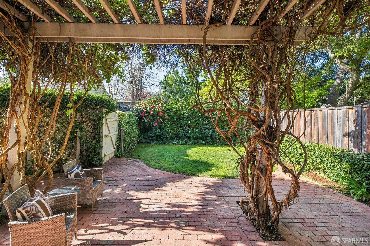 Detail Gallery Image 35 of 43 For 325 Yale Rd, Menlo Park,  CA 94025 - 2 Beds | 1/1 Baths