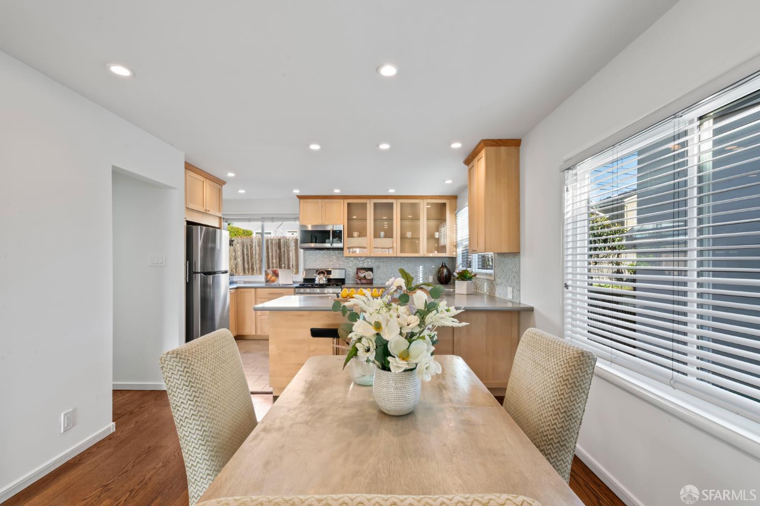 Detail Gallery Image 10 of 29 For 32 Lake Forest Dr, Daly City,  CA 94015 - 2 Beds | 2 Baths