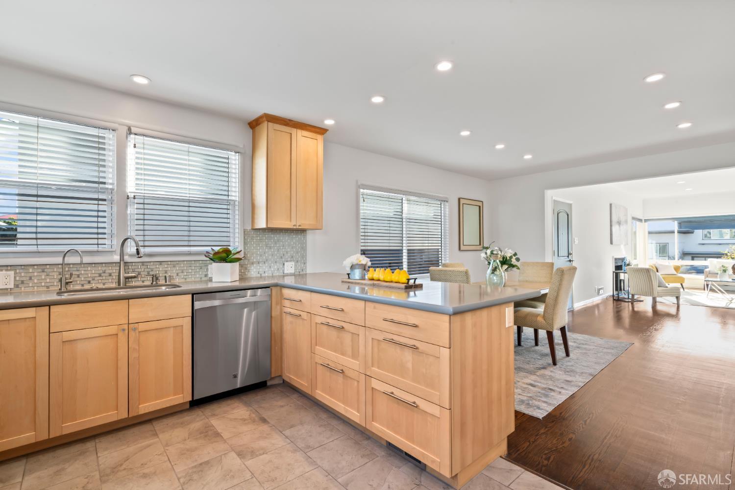 Detail Gallery Image 6 of 29 For 32 Lake Forest Dr, Daly City,  CA 94015 - 2 Beds | 2 Baths