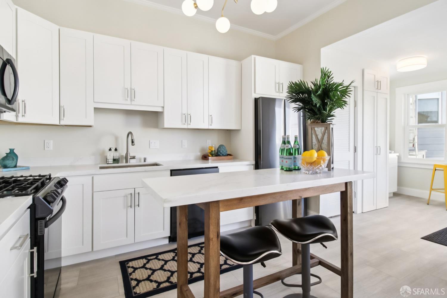 Detail Gallery Image 10 of 20 For 2192 15th St, San Francisco,  CA 94114 - 3 Beds | 2 Baths