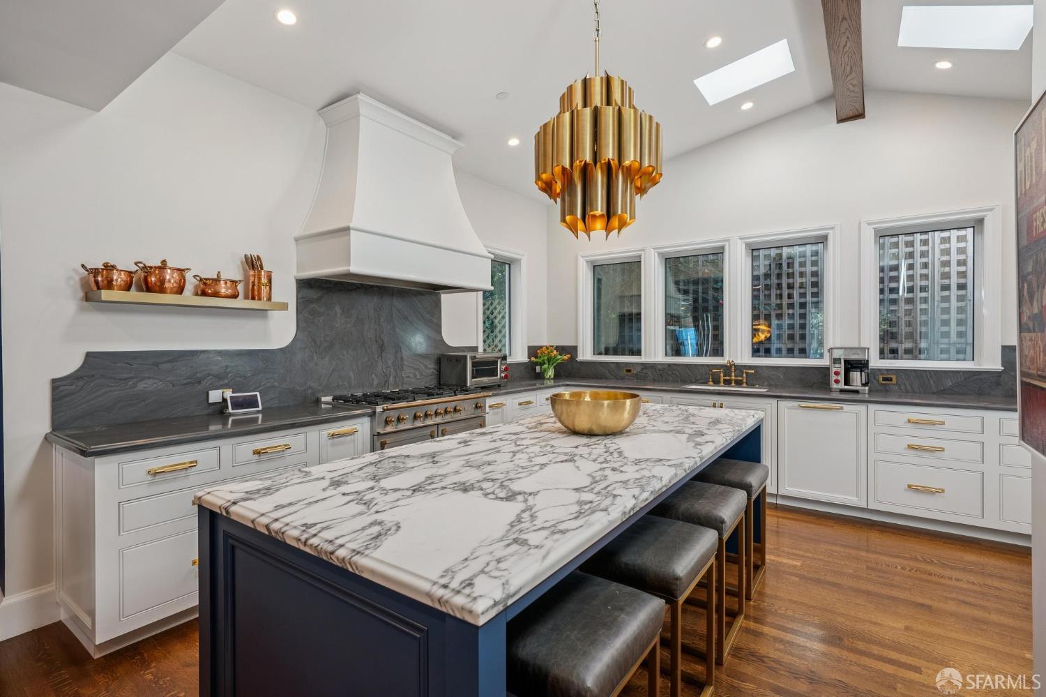 Detail Gallery Image 15 of 40 For 2523 Steiner St, San Francisco,  CA 94115 - 3 Beds | 3/1 Baths