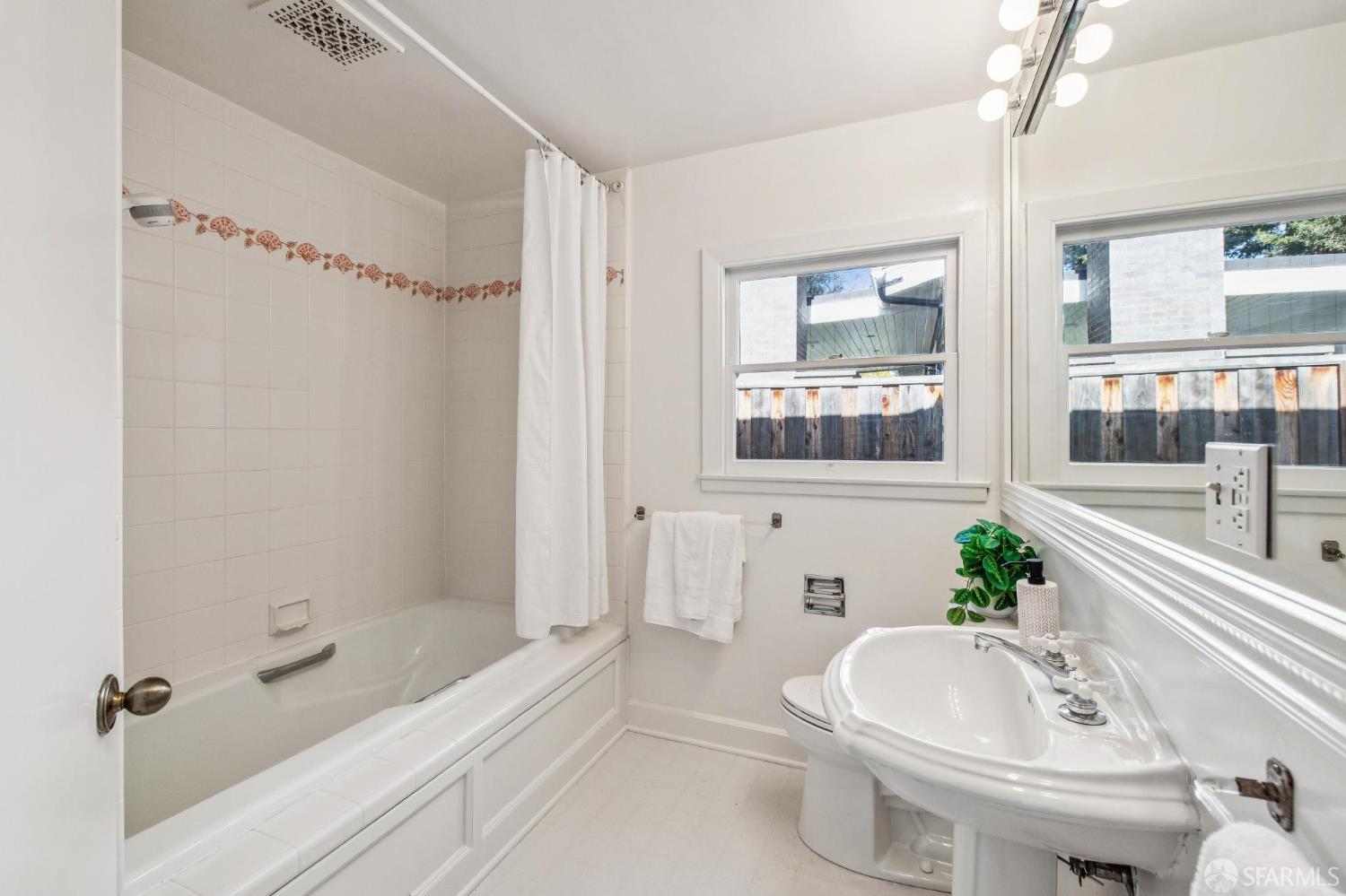 Detail Gallery Image 25 of 43 For 325 Yale Rd, Menlo Park,  CA 94025 - 2 Beds | 1/1 Baths