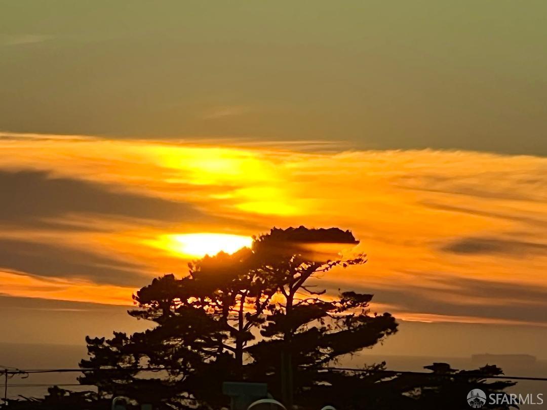 Detail Gallery Image 5 of 70 For 2100 34th Ave, San Francisco,  CA 94116 - 4 Beds | 3 Baths